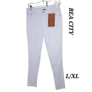 Women's White Jeans L XL Mid-Rise Super Stretch Rhinestone Detail Jeans NWT L XL